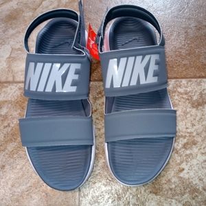 Women's Nike Tanjun Sandal Size 9